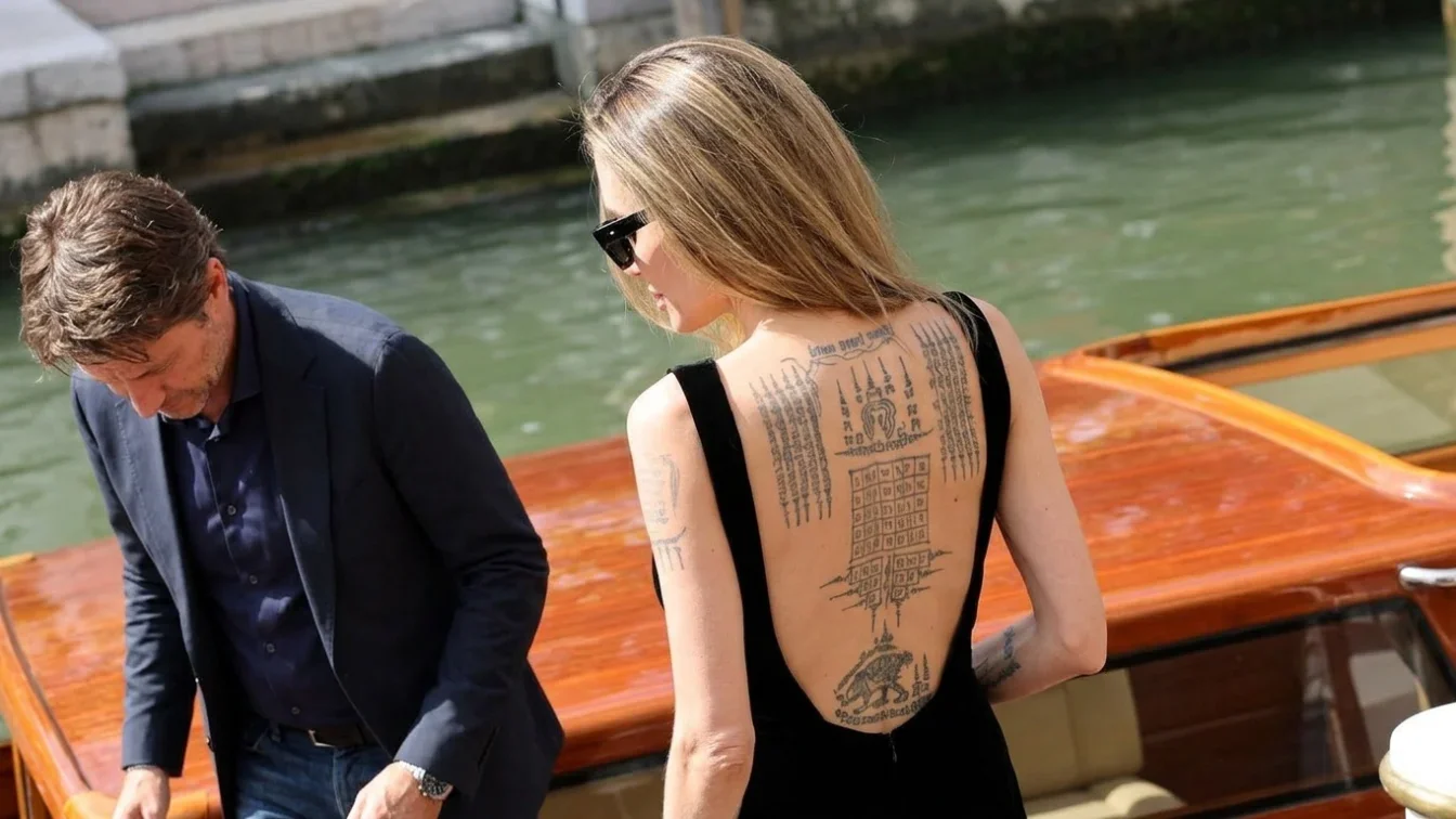 Nimeni nu se astepta la asta. Ce tatuaje masive ascund 7 vedete celebre
