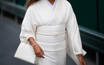 Naomi Osaka a intrat la Wimbledon în kimono alb și a câștigat cu 6-1, 7-5