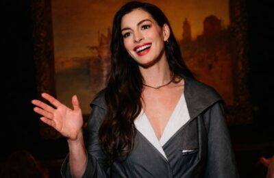 Anne Hathaway a apărut cu șuvițe caramel în timpul celei de a treia sarcini