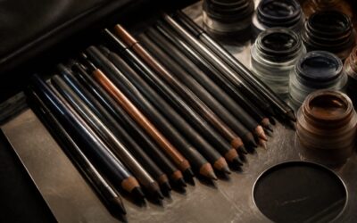 Cum alegi între creionul clasic, kohl și gel pentru linie fină, smoky eye sau rezistență la apă
