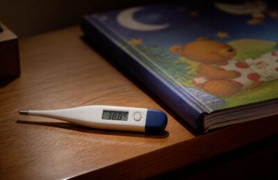 Semnele la copii care cer consult medical rapid când febra trece de 38,5°C