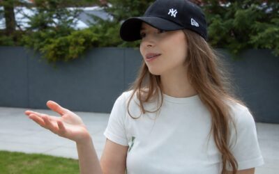 Un adolescent din trei are probleme cu somnul, iar telefonul și stresul le agravează oboseala