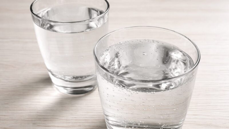 Apă plată versus apă carbogazoasă: medicul nutriționist Mihaela Bilic explică diferențele
