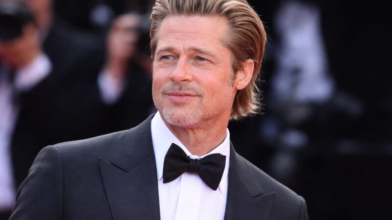 Brad Pitt reintroduce alcoolul în viața sa sub supravegherea strictă a iubitei