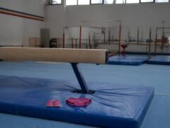 Fiica Larisei Iordache a urcat pe bârnă la un an și jumătate