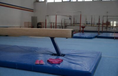 Fiica Larisei Iordache a urcat pe bârnă la un an și jumătate