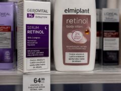 Retinolul are noi reguli în UE: ce se schimbă pe etichete și în rutina de seară