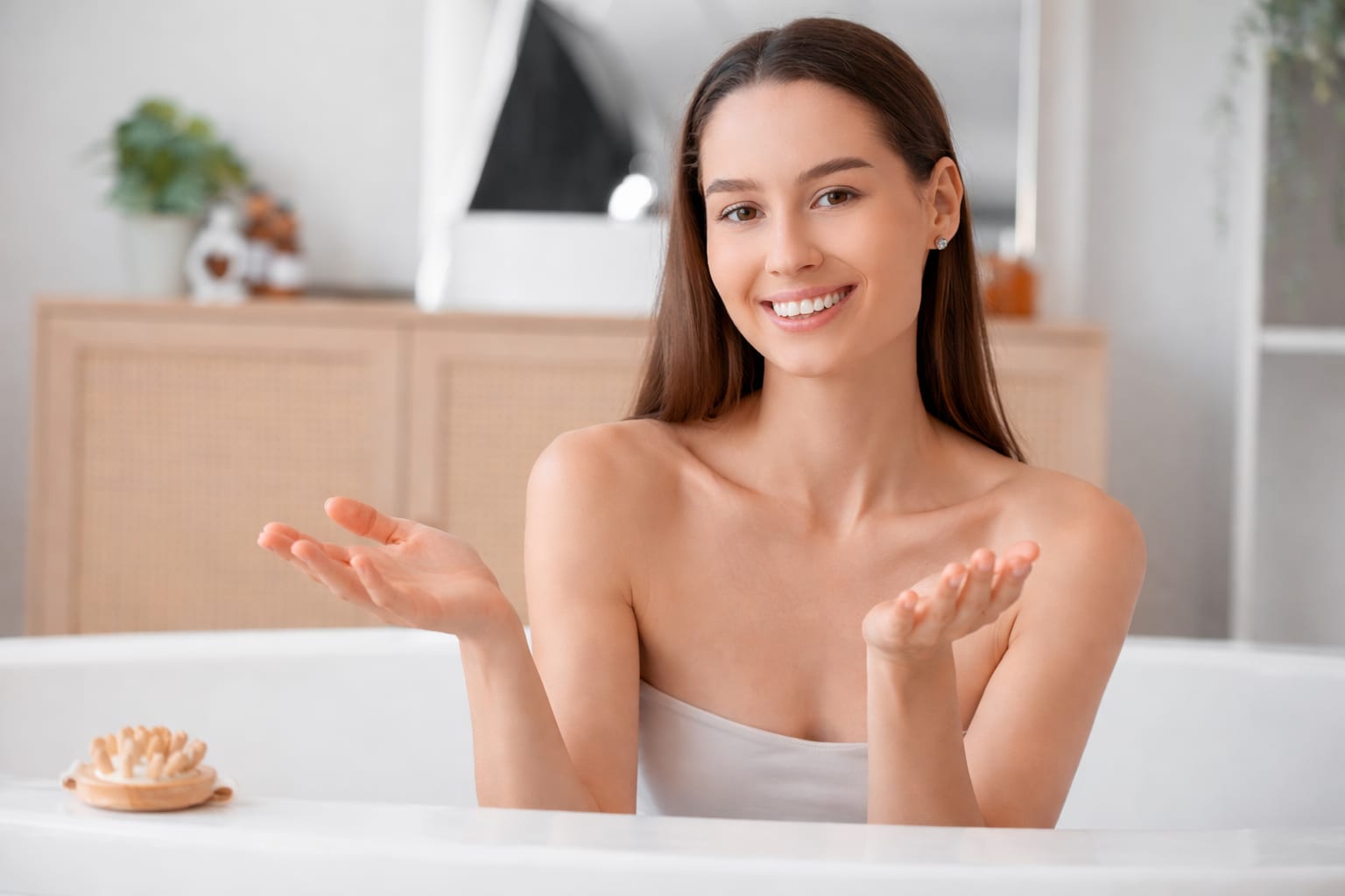 Zahăr, sare sau acizi AHA: cum alegi exfoliantul perfect pentru corpul tău