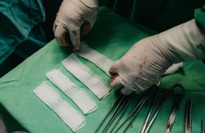 O asistentă a găsit larve în rănile unui pacient internat în timpul caniculei, într-un spital britanic