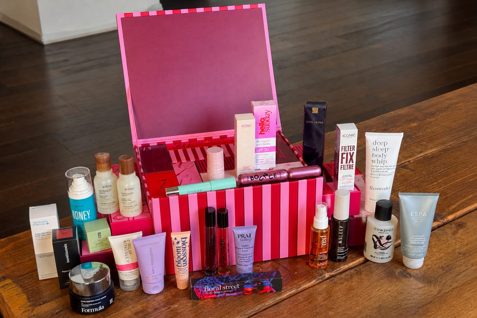 Calendar cu produse cosmetice de infrumusetare