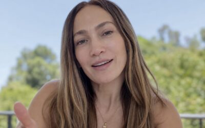 Jennifer Lopez apare fără machiaj și își leagă rutina de skincare de plecarea gemenilor la facultate