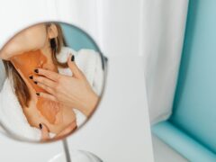 Șase proceduri pentru aspectul gâtului, explicate prin problemă, vârstă și timpul de recuperare
