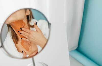 Șase proceduri pentru aspectul gâtului, explicate prin problemă, vârstă și timpul de recuperare