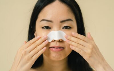 Stoarcerea punctelor negre poate lăsa cicatrici. Ce recomandă dermatologii pentru îndepărtare și prevenție