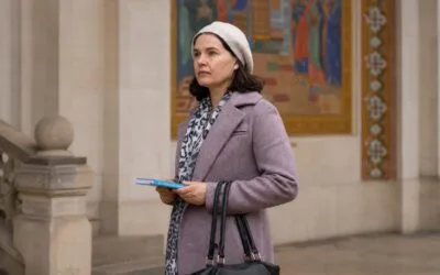 Ținuta pentru biserică nu cere austeritate. Evită umerii goi, pantalonii scurți și gălăgia