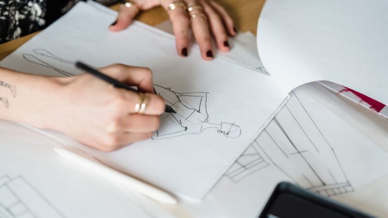 Cum pot creatorii de modă să folosească AI fără să renunțe la propriile idei