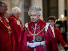 De la tiara de nuntă la cerceii Chandelier, cum poartă Kate bijuteriile reginei Elizabeth II