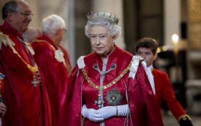 De la tiara de nuntă la cerceii Chandelier, cum poartă Kate bijuteriile reginei Elizabeth II