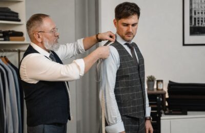 Cât costă un costum pe măsură la Pileati și alte trei ateliere. Prețurile și pașii unei comenzi personalizate