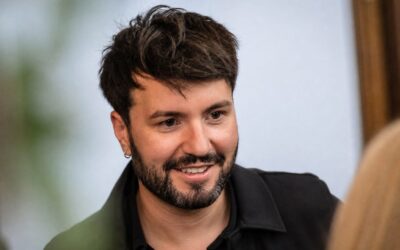 Cum se alege hidratarea părului după vacanță. Marian Capet explică de ce produsele prea grele pot lua din volum