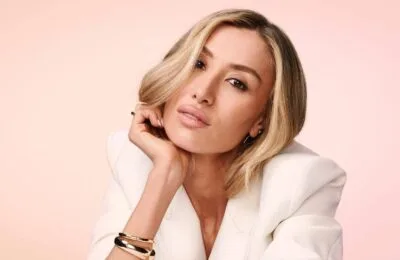Sophie Habboo devine imaginea fondului de ten Max Factor de £9,99. Cum s-a comportat formula în recenzia HELLO!